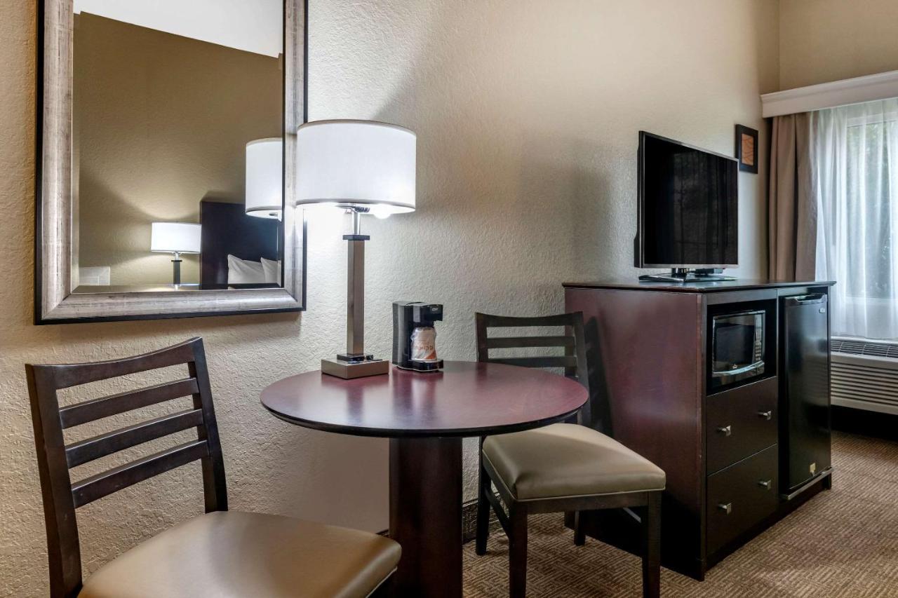 Comfort Inn & Suites Deland - Near University Bagian luar foto